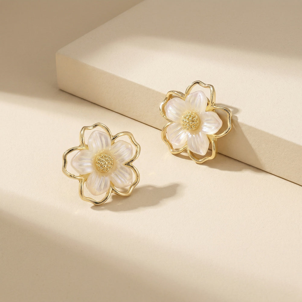 Elegant Gold Plated Layered White Resin Flower Stud Earrings with Textured Golden Pistil Center