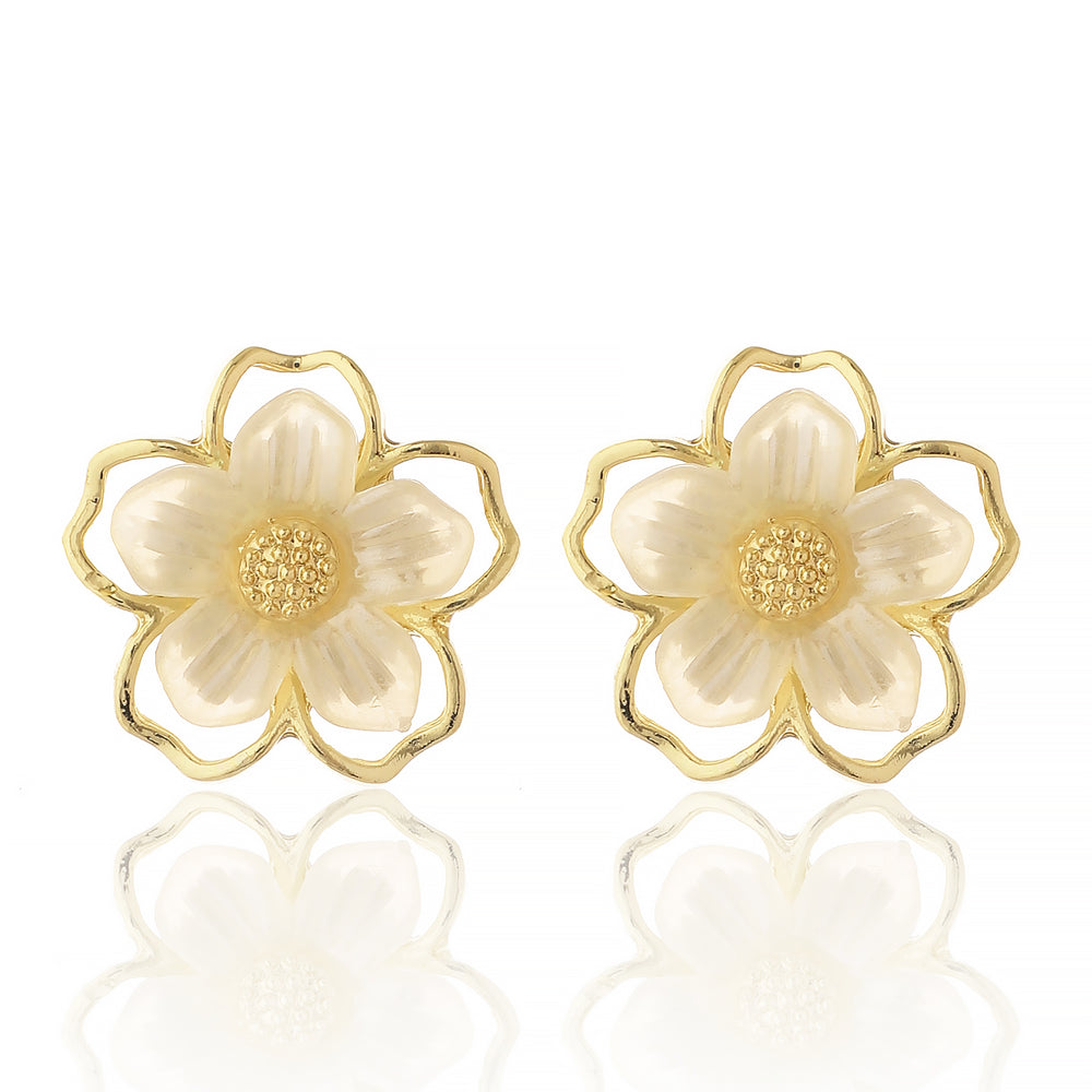 Elegant Gold Plated Layered White Resin Flower Stud Earrings with Textured Golden Pistil Center
