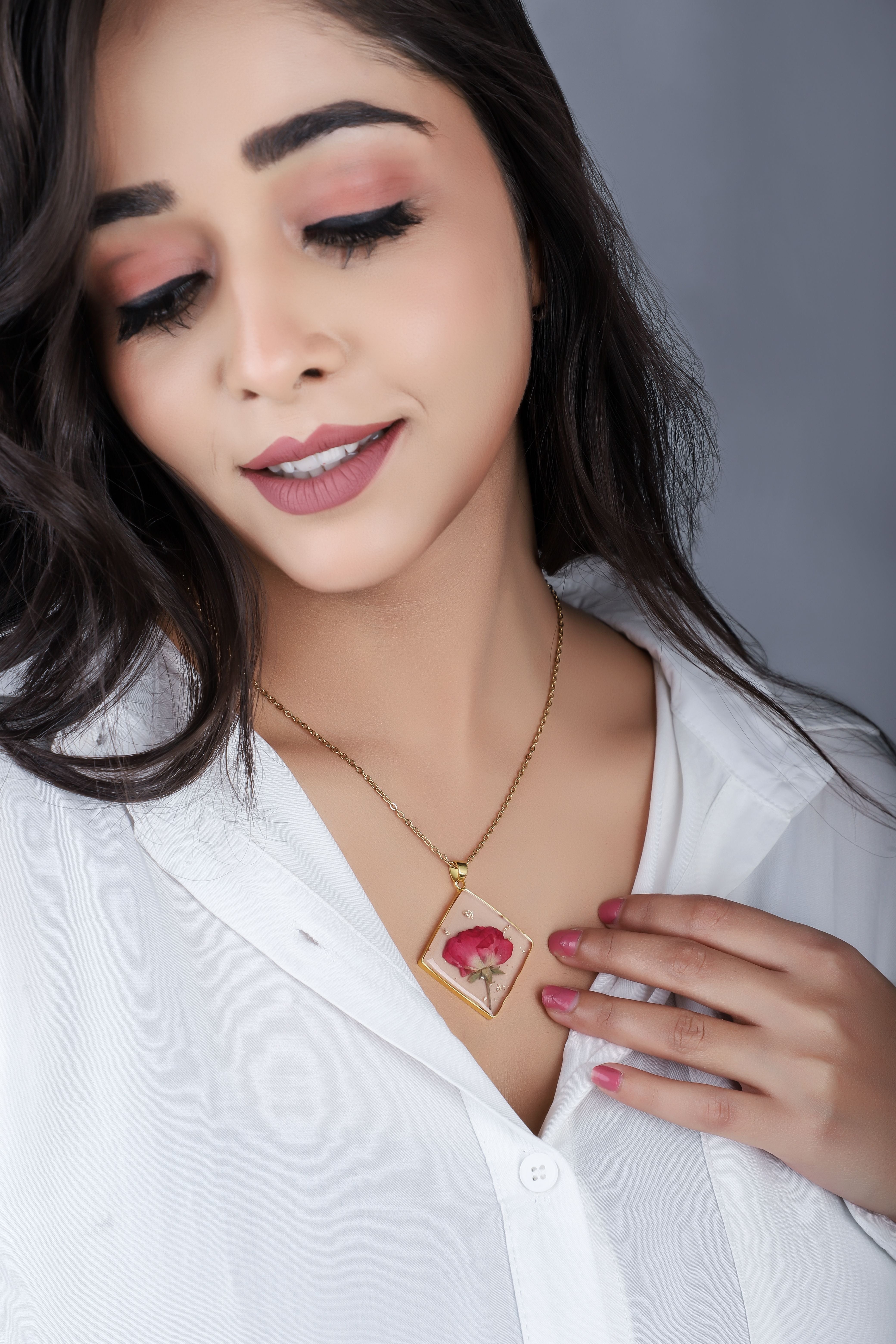 Dried Real Flower Resin Pendant chain for girls | Anniversary Gift