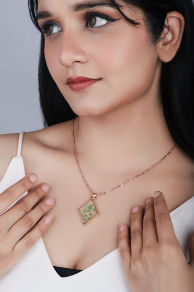 Dried Real Flower Resin Pendant chain for girls | Anti Tarnish | Anniversary Gift