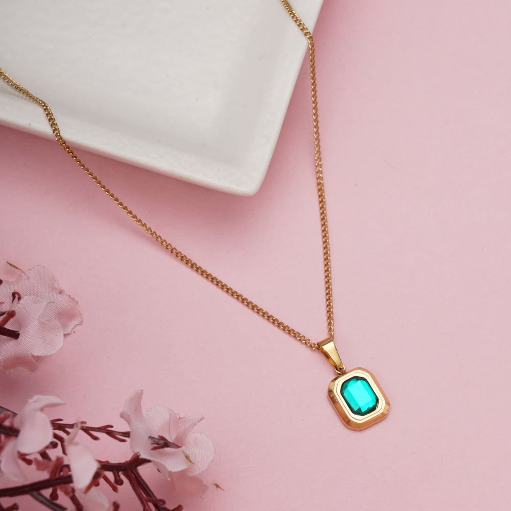 Luxury Cushion Cut Emerald Green Crystal Pendant Necklace