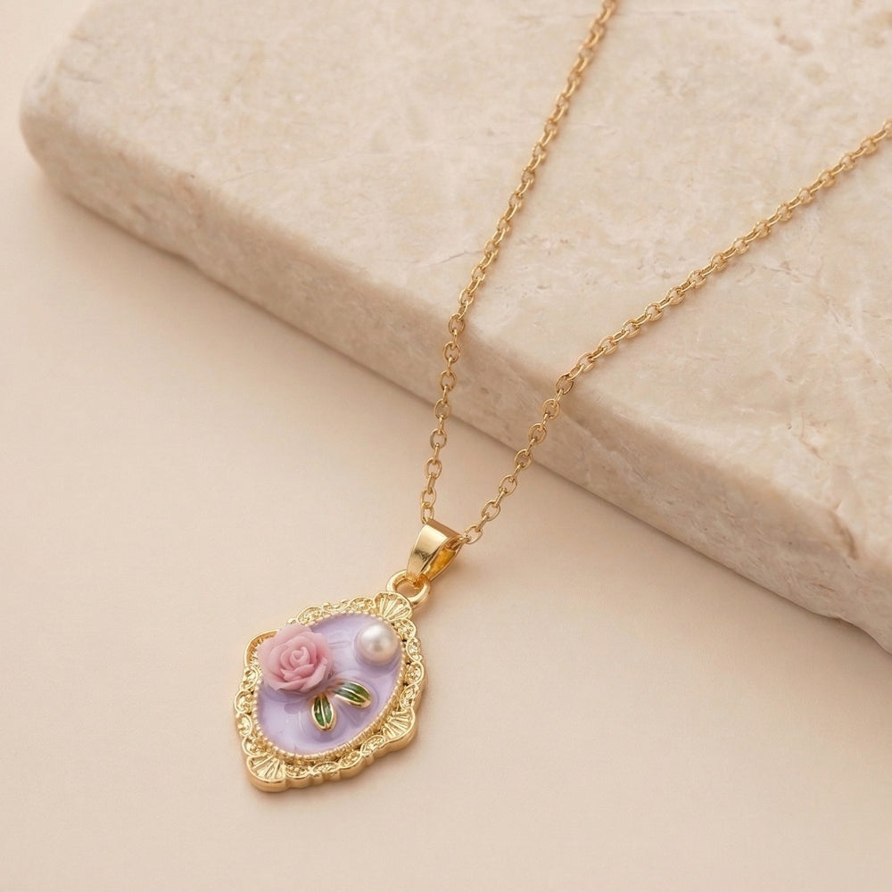 Exquisite Vintage Style Rose Cameo Pendant with Pearl Accent