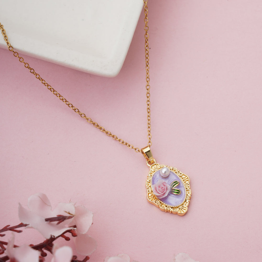 Exquisite Vintage Style Rose Cameo Pendant with Pearl Accent