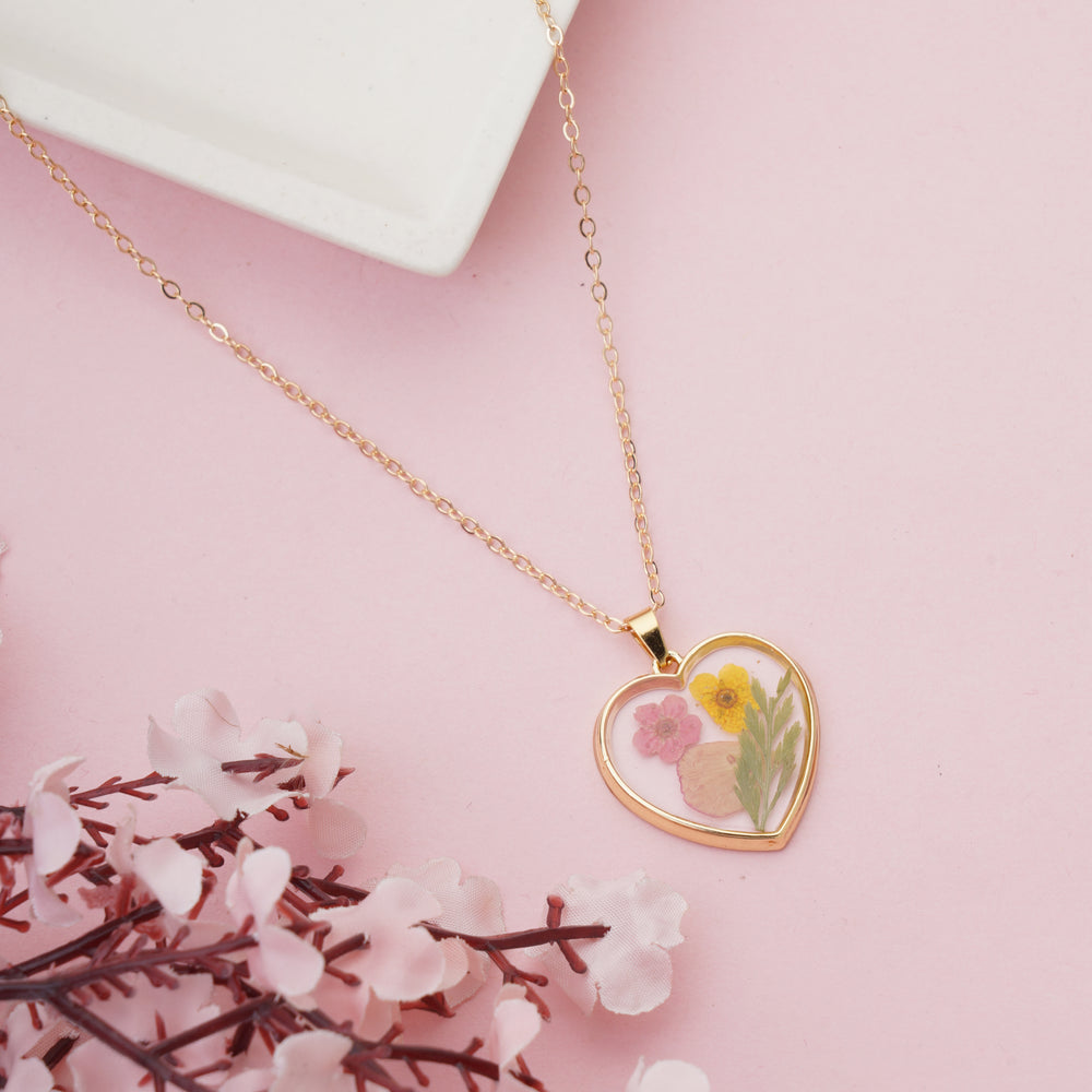Romantic Heart Shaped Real Pressed Flower Resin Necklace