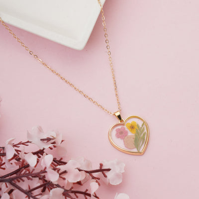 Romantic Heart Shaped Real Pressed Flower Resin Necklace - Second Image