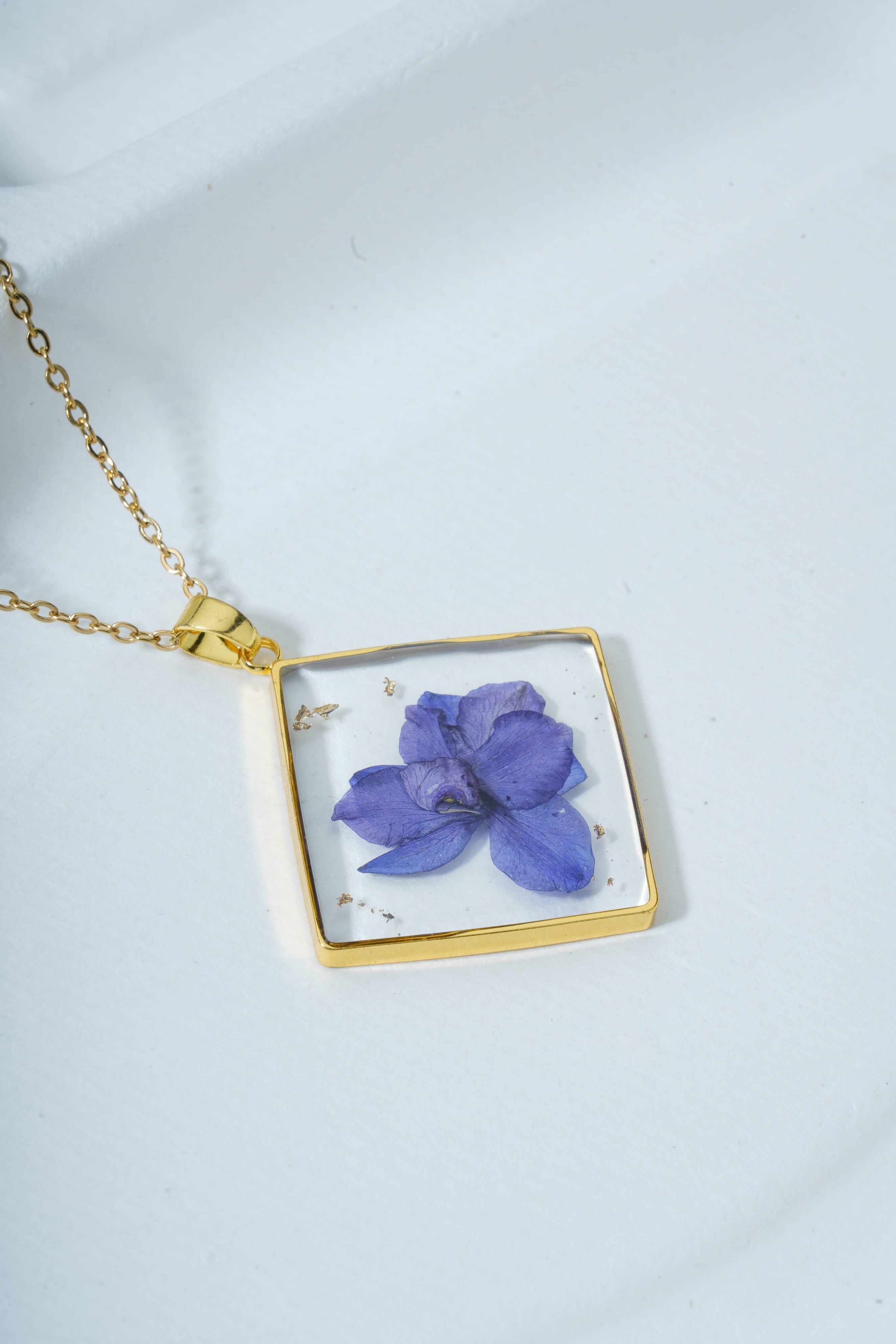Dried Real Flower Resin Pendant chain for girls | Anniversary Gift