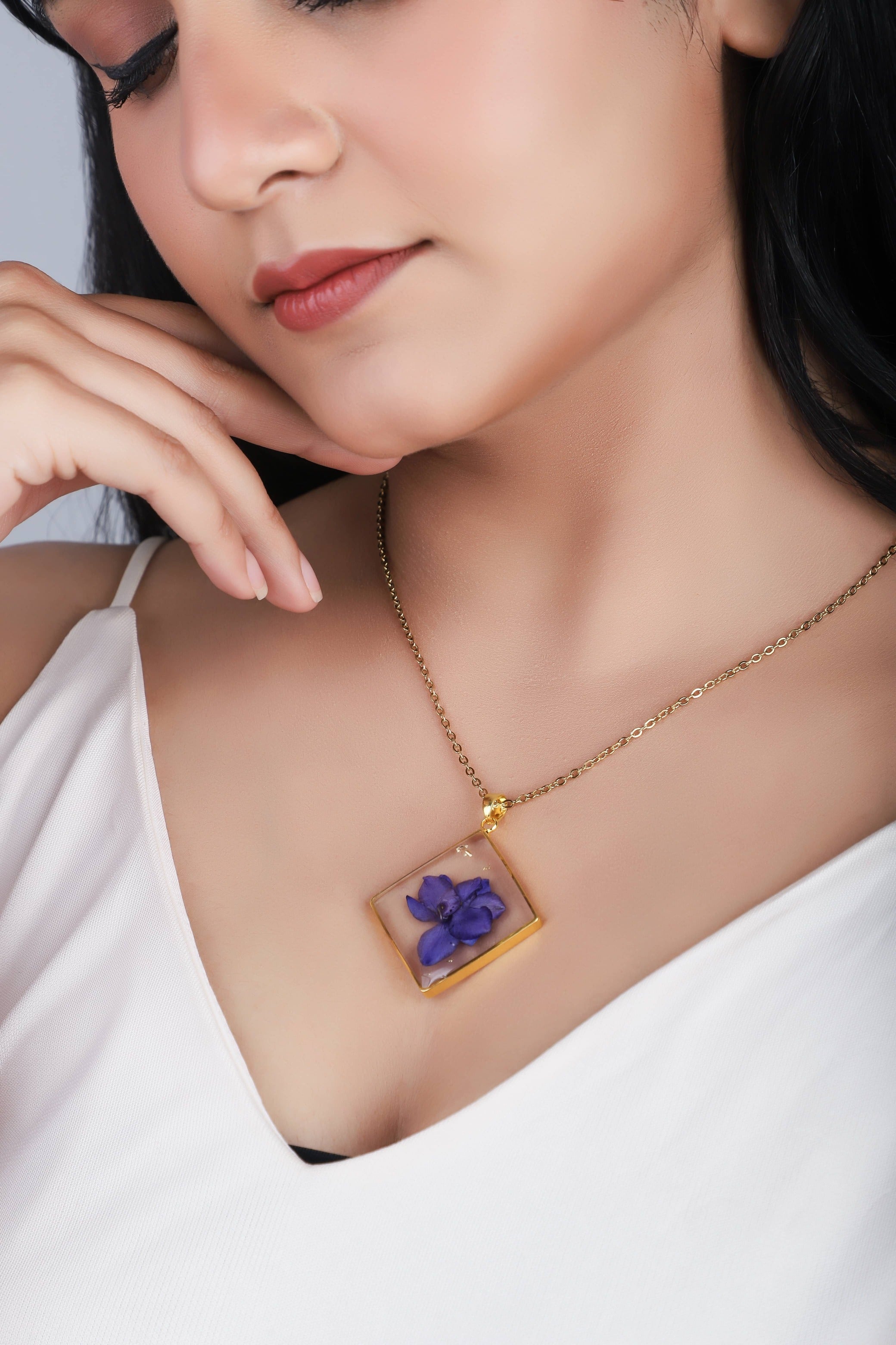 Dried Real Flower Resin Pendant chain for girls | Anniversary Gift
