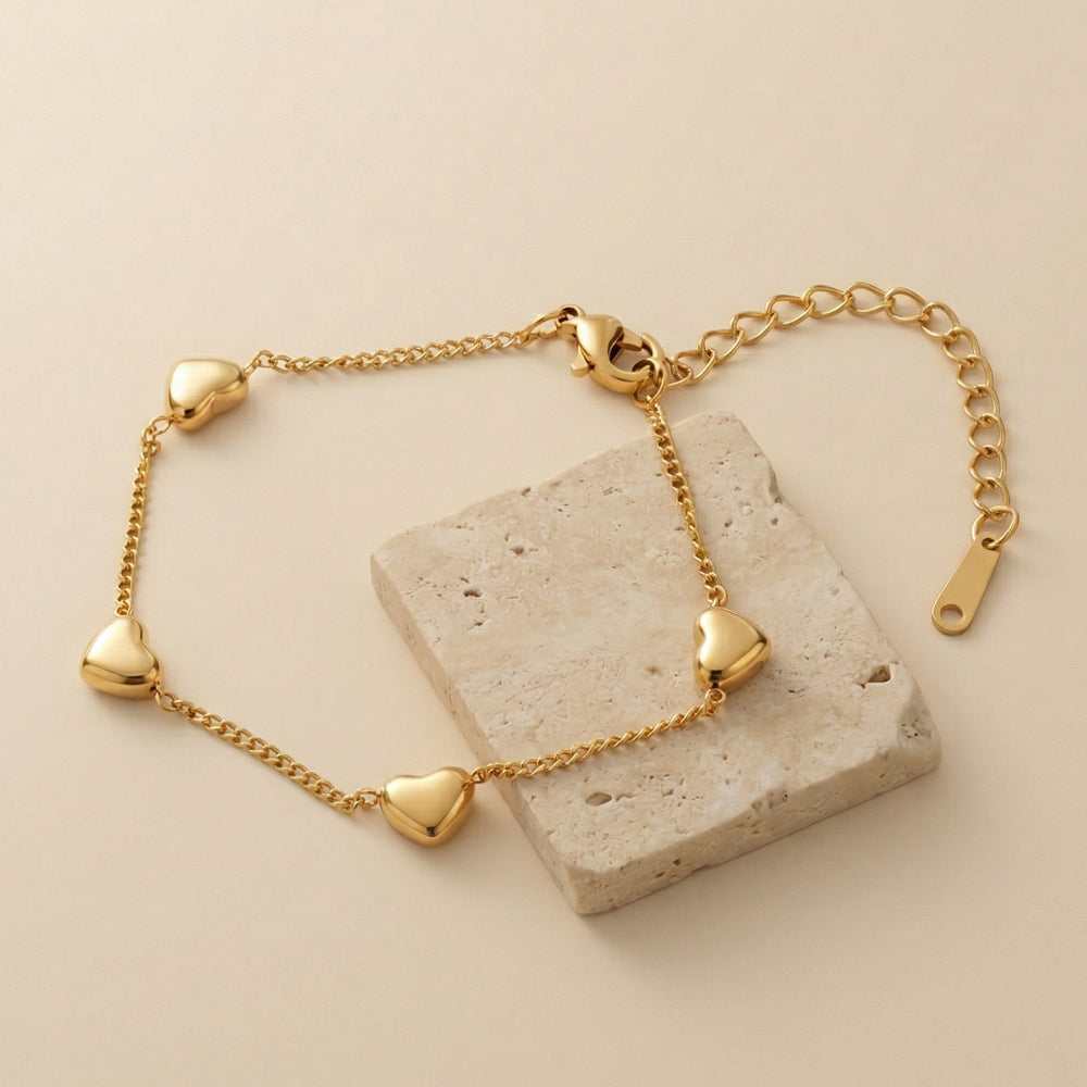 Romantic Gold Toned Heart Shaped Charm Bracelet for Gifting for Girlfriend