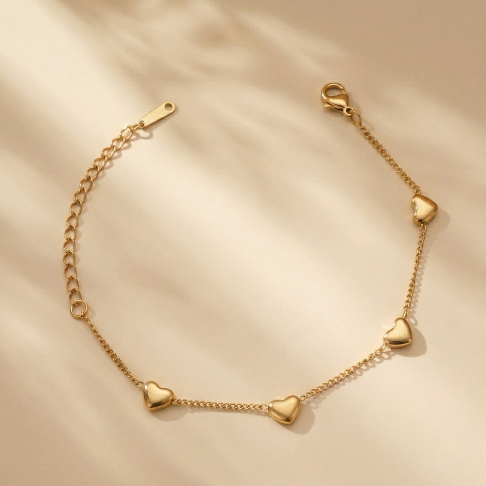Romantic Gold Toned Heart Shaped Charm Bracelet for Gifting for Girlfriend