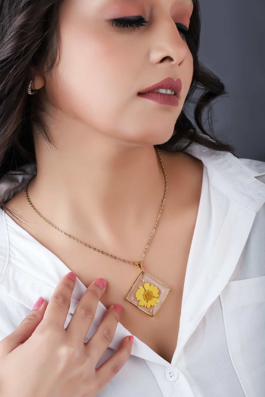 Dried Real Flower Resin Pendant chain for girls | Anniversary Gift